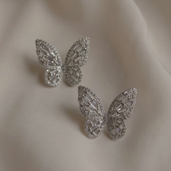 **NEW Silver Shiny Butterfly Stud Earrings - Picture 2 of 5